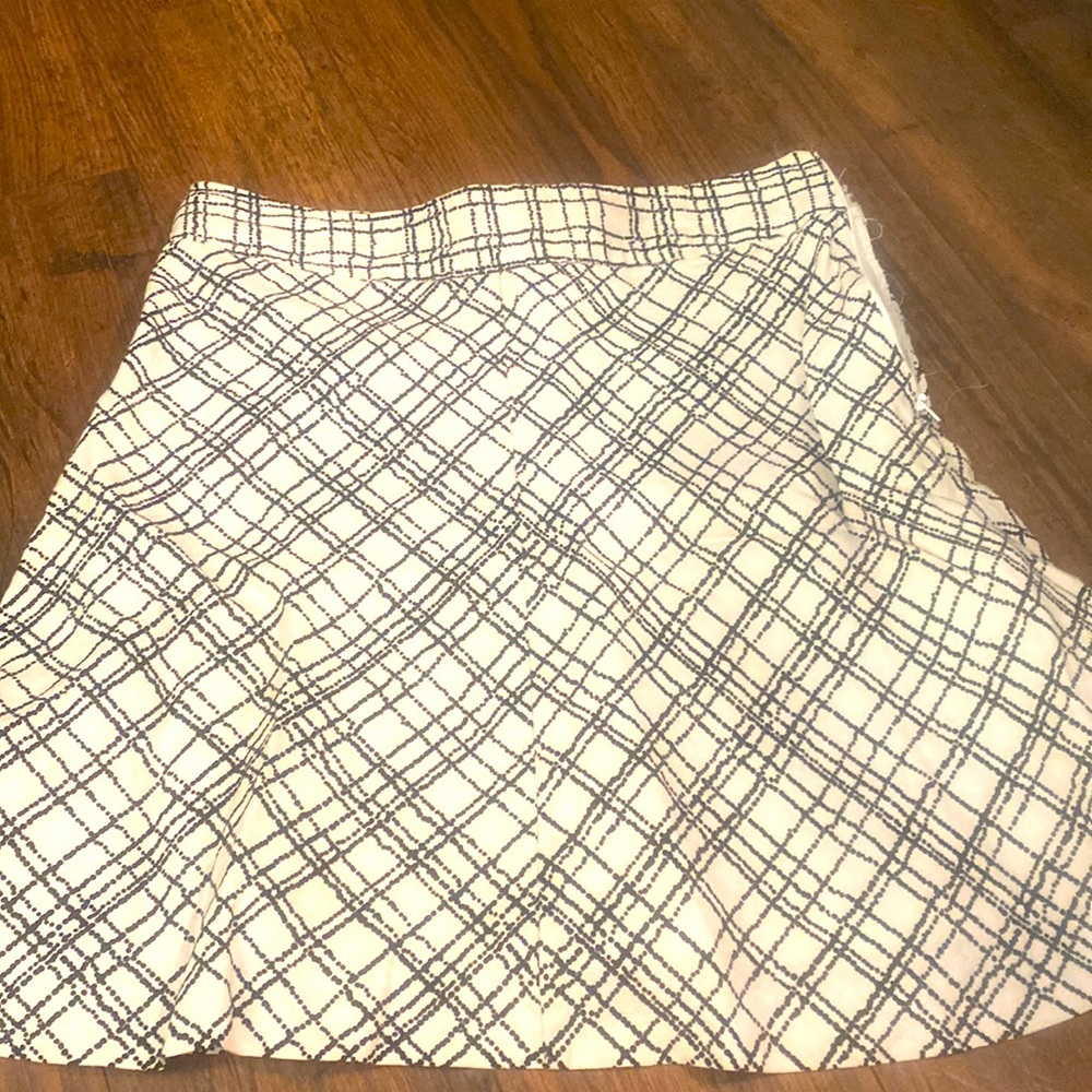 Black and white linen skirt by Merona